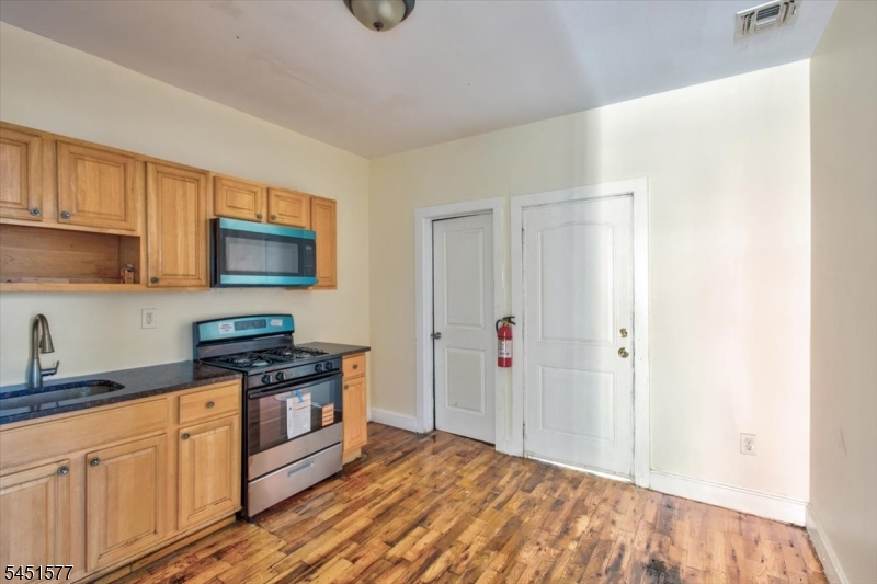 225 S 10th Street Newark NJ 07107