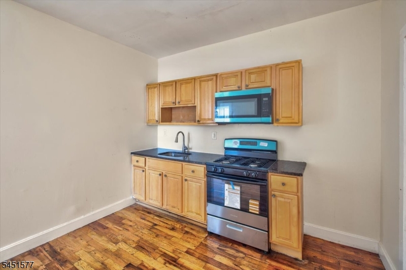 225 S 10th Street Newark NJ 07107