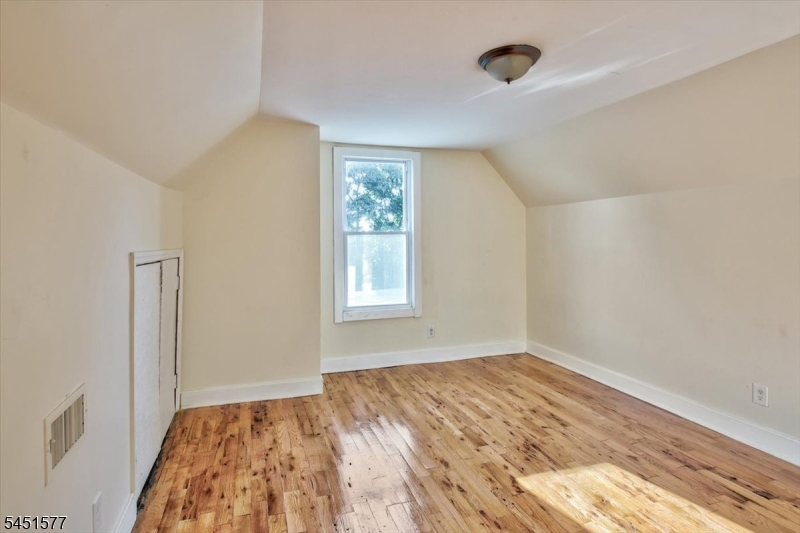 225 S 10th Street Newark NJ 07107