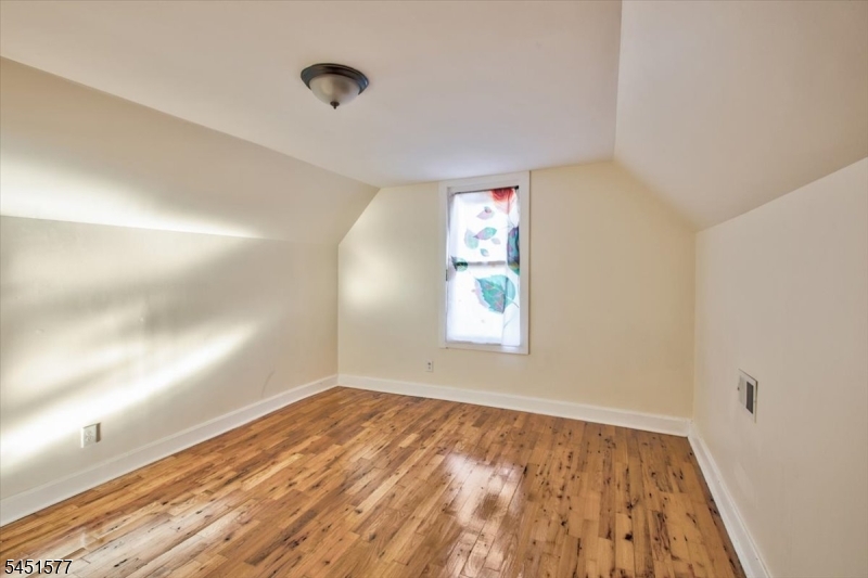 225 S 10th Street Newark NJ 07107