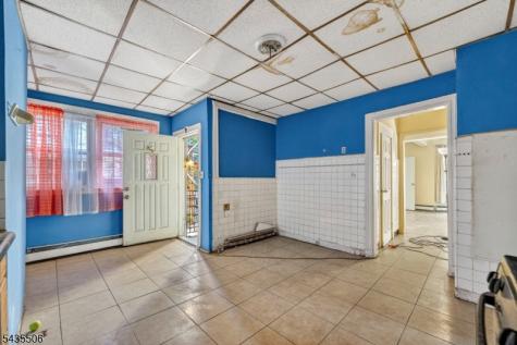 366 7TH Avenue W Newark NJ 07107