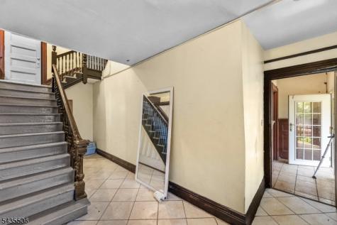 366 7TH Avenue W Newark NJ 07107