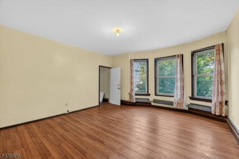 366 7TH Avenue W Newark NJ 07107