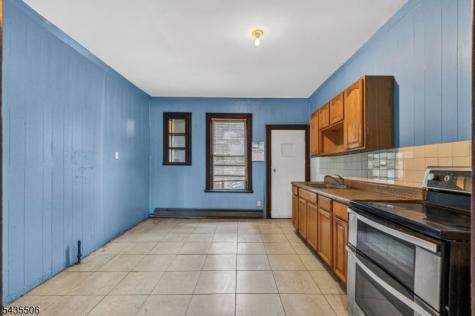366 7TH Avenue W Newark NJ 07107