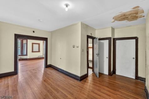 366 7TH Avenue W Newark NJ 07107