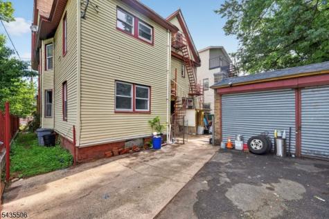 366 7TH Avenue W Newark NJ 07107