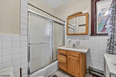 366 7TH Avenue W Newark NJ 07107