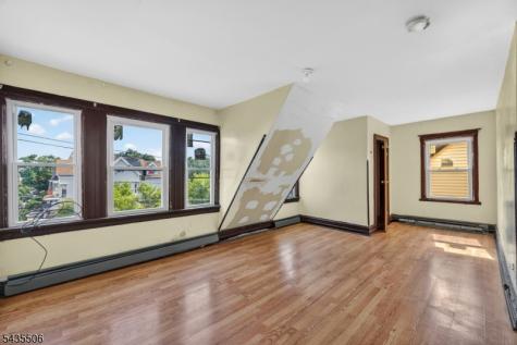 366 7TH Avenue W Newark NJ 07107