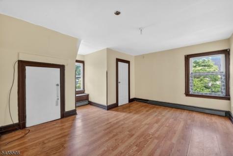 366 7TH Avenue W Newark NJ 07107