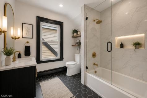 366 7TH Avenue W Newark NJ 07107