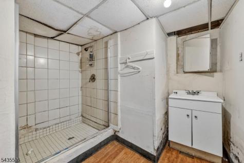 366 7TH Avenue W Newark NJ 07107