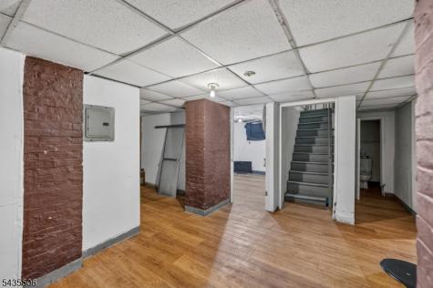 366 7TH Avenue W Newark NJ 07107