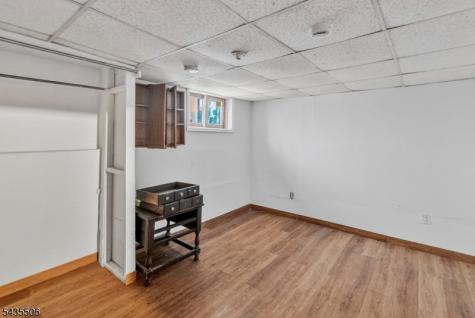 366 7TH Avenue W Newark NJ 07107