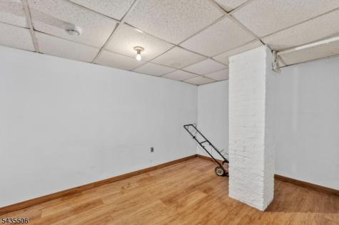 366 7TH Avenue W Newark NJ 07107