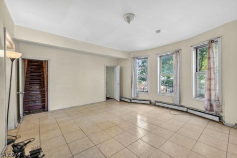 366 7TH Avenue W Newark NJ 07107