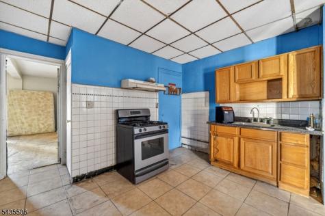 366 7TH Avenue W Newark NJ 07107