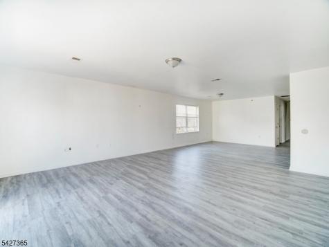 56 Kent Street Newark NJ 07108