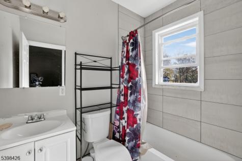 78 Treacy Avenue Newark NJ 07108
