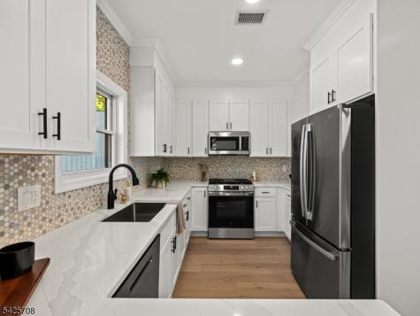432 Jefferson Street Carlstadt NJ 07072