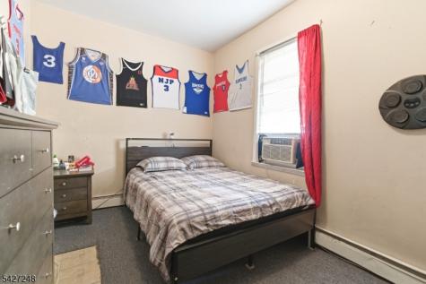 8 Horatio Street Newark NJ 07105