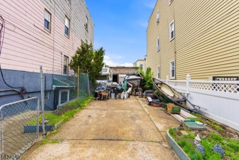 8 Horatio Street Newark NJ 07105