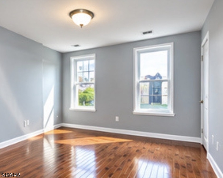 142 Ripley Place Elizabeth NJ 07206