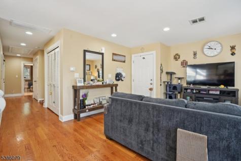 38 Centre Street Nutley NJ 07110