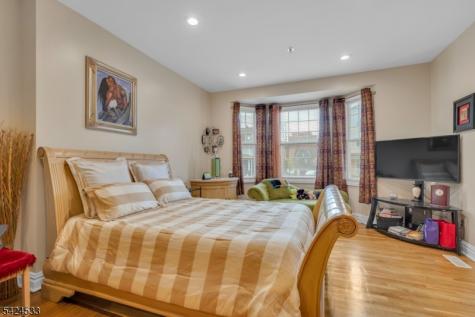 60 Hawthorne Avenue East Orange NJ 07018