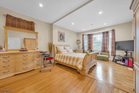 60 Hawthorne Avenue East Orange NJ 07018