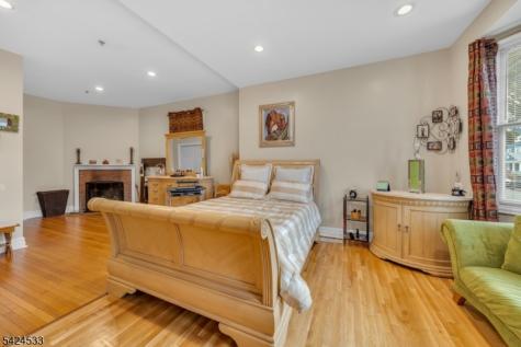 60 Hawthorne Avenue East Orange NJ 07018