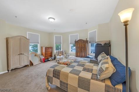60 Hawthorne Avenue East Orange NJ 07018