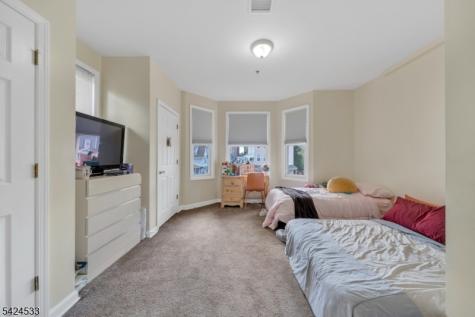 60 Hawthorne Avenue East Orange NJ 07018