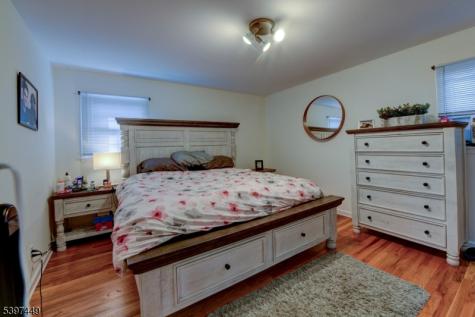 8 Sailer Court Elizabeth NJ 07201
