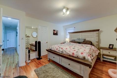 8 Sailer Court Elizabeth NJ 07201