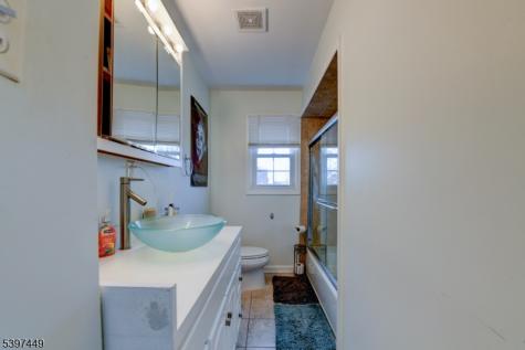 8 Sailer Court Elizabeth NJ 07201