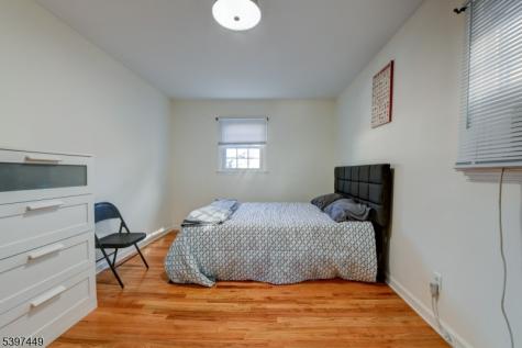 8 Sailer Court Elizabeth NJ 07201