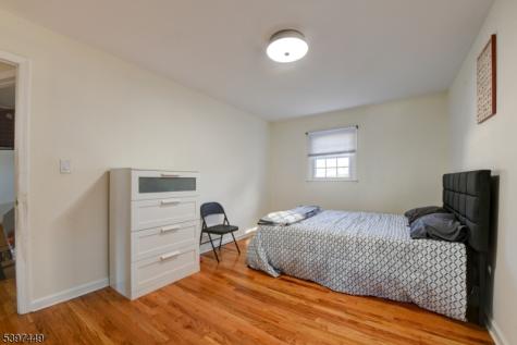 8 Sailer Court Elizabeth NJ 07201