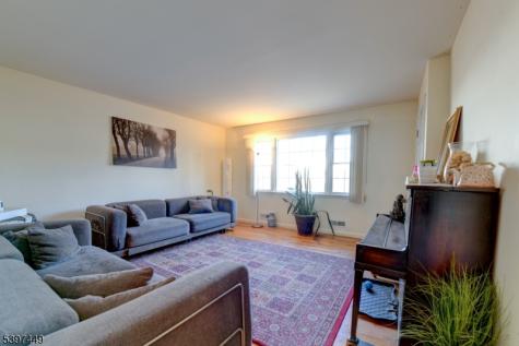 8 Sailer Court Elizabeth NJ 07201