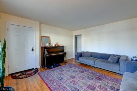 8 Sailer Court Elizabeth NJ 07201