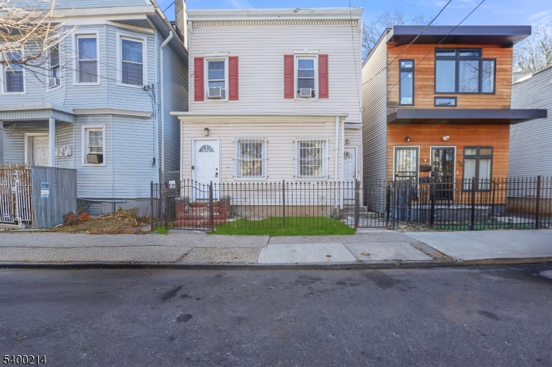 790 S 14th Street Newark NJ 07108