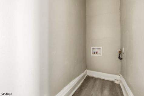 37 Hanford Street Newark NJ 07114