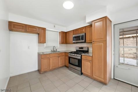 86 Katz Avenue Paterson NJ 07502