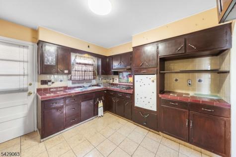 466 Delavan Avenue Newark NJ 07107