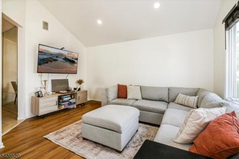 532 2ND Street Carlstadt NJ 07072