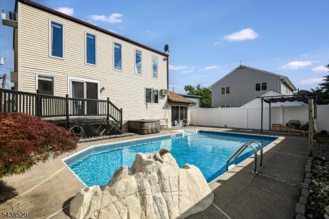532 2ND Street Carlstadt NJ 07072