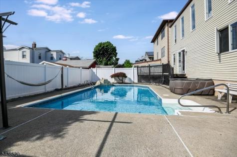 532 2ND Street Carlstadt NJ 07072