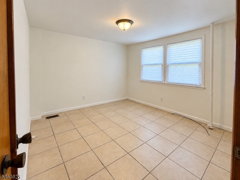 64 2ND Street Woodbridge NJ 07095