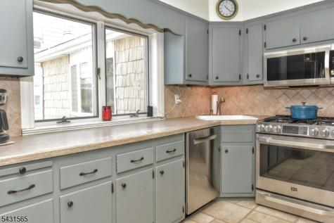247 Grove Street Lodi NJ 07644