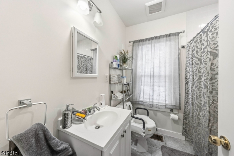 11 Evergreen Avenue Bloomfield NJ 07003