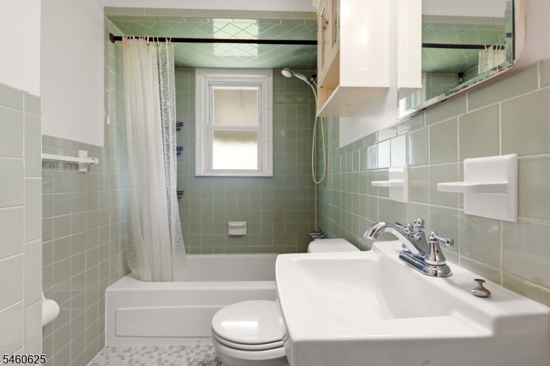 33 Willow Avenue Woodbridge NJ 08830